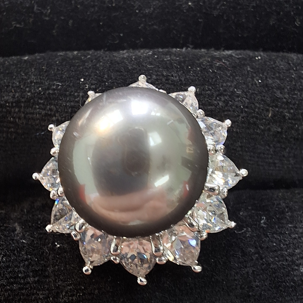 Elegant Black Pearl and Silver Crystal Ring Vintage.